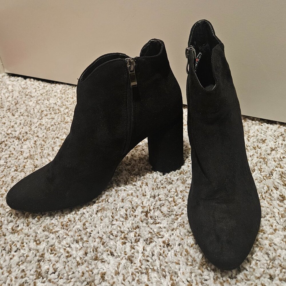 Woman's boots size 8